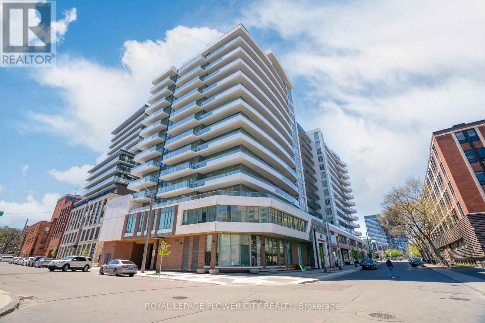907 - 212 KING WILLIAM STREET SOUTH Image 1