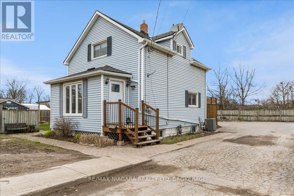 53 TURNER CRESCENT Image 1