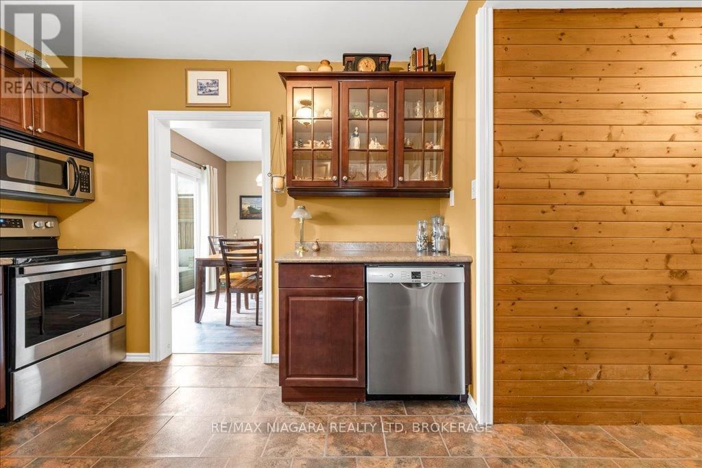 53 TURNER CRESCENT Image 10