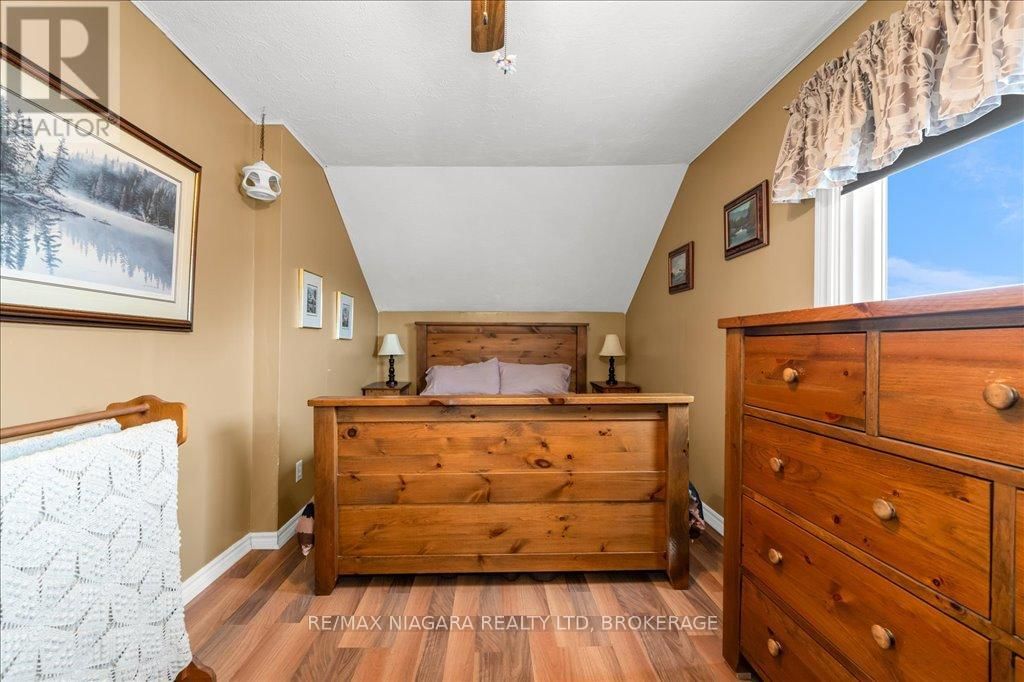 53 TURNER CRESCENT Image 17