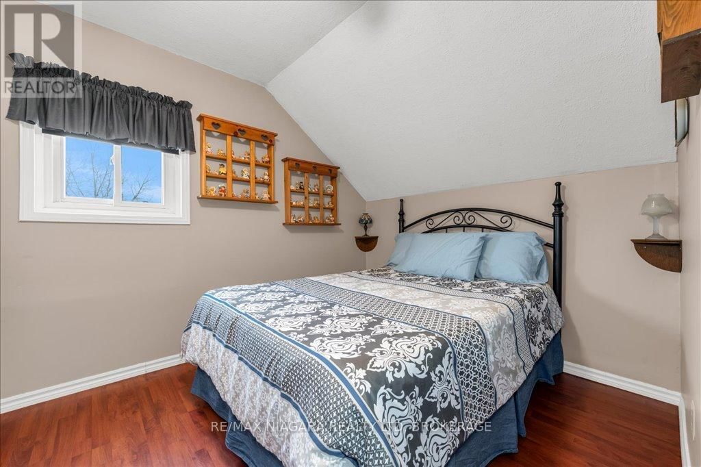 53 TURNER CRESCENT Image 21