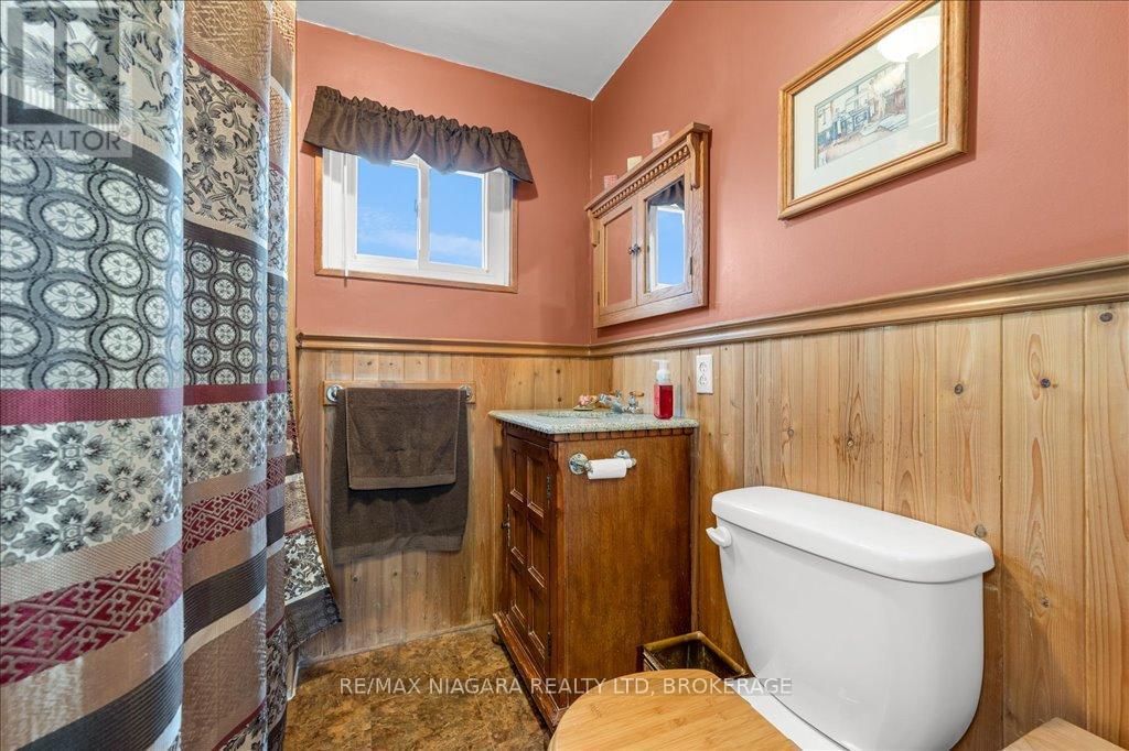 53 TURNER CRESCENT Image 23