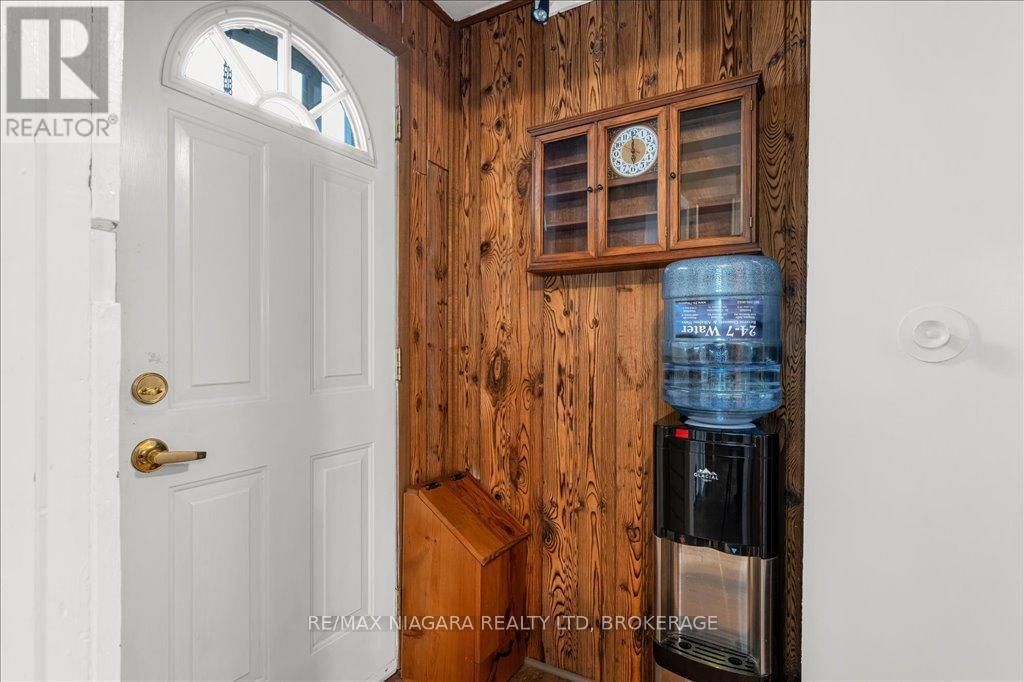 53 TURNER CRESCENT Image 24