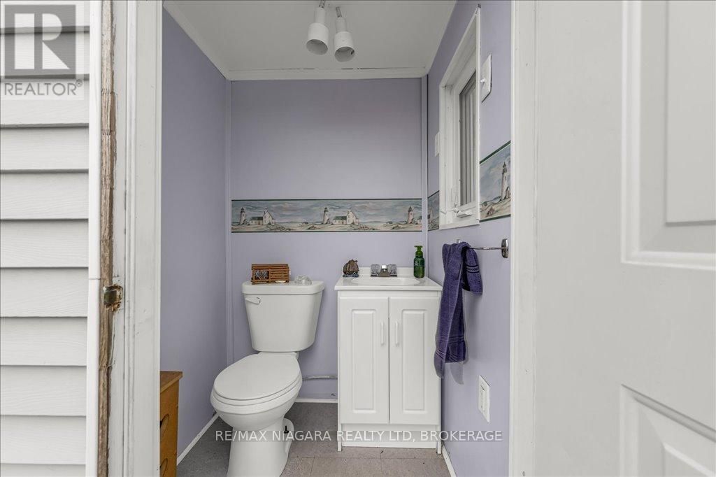 53 TURNER CRESCENT Image 27
