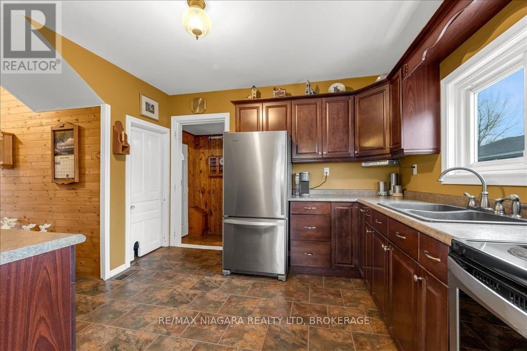 53 TURNER CRESCENT Image 8