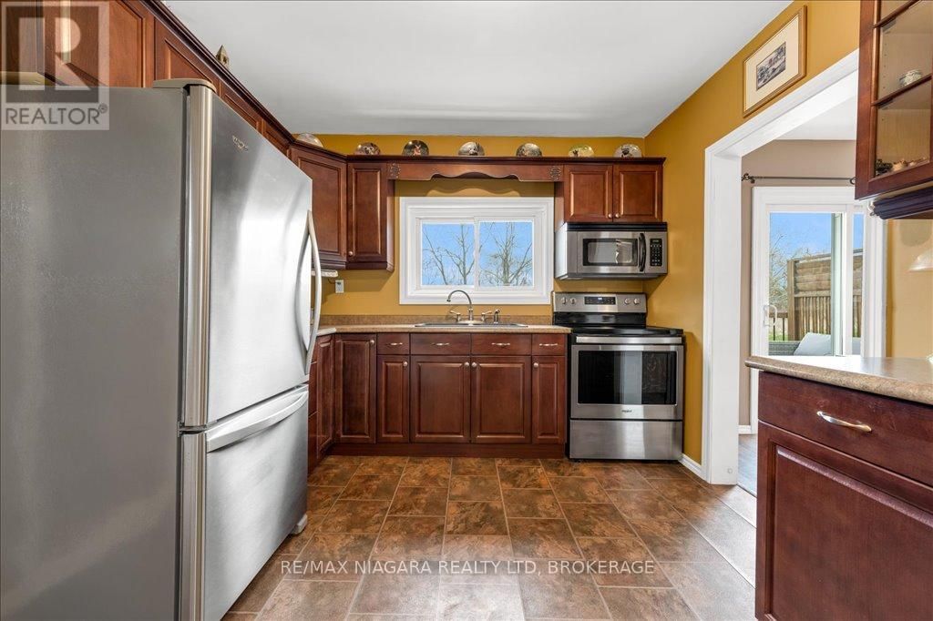 53 TURNER CRESCENT Image 9