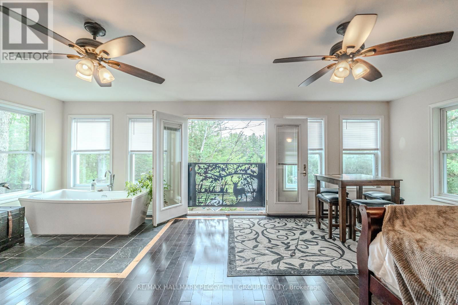 4 CLOVER COURT Image 14