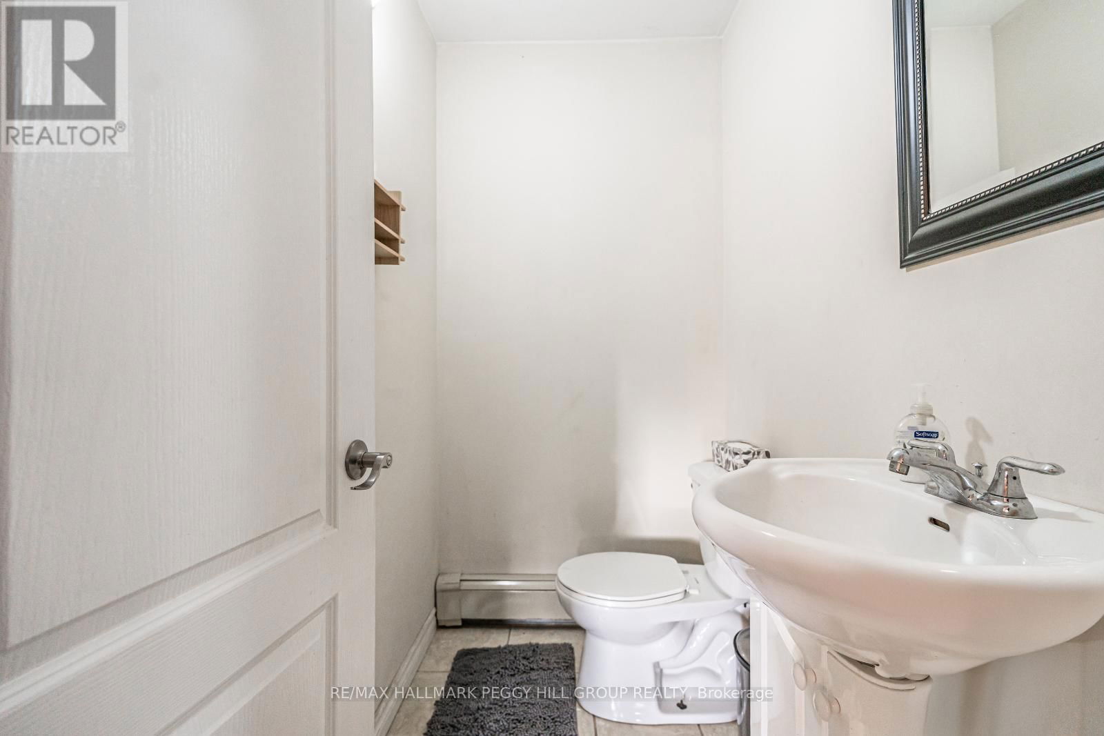 4 CLOVER COURT Image 16
