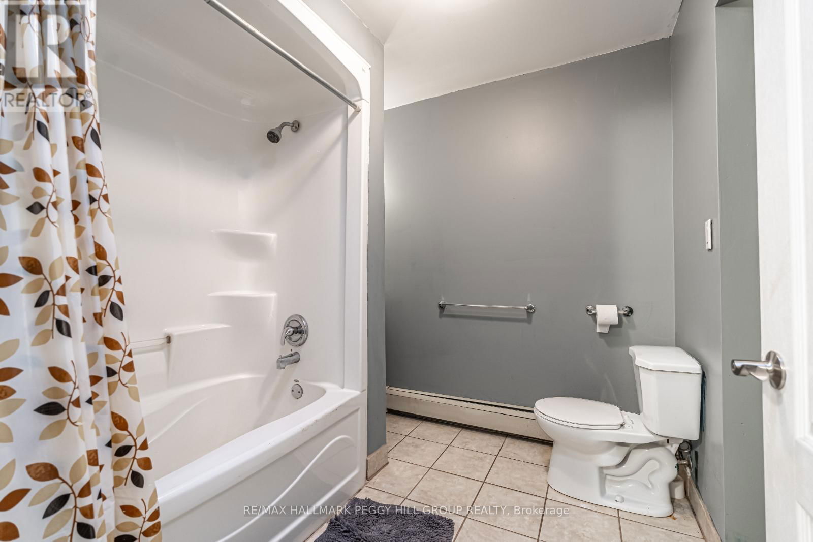4 CLOVER COURT Image 21