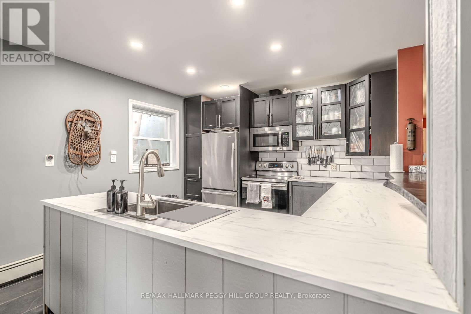 4 CLOVER COURT Image 3