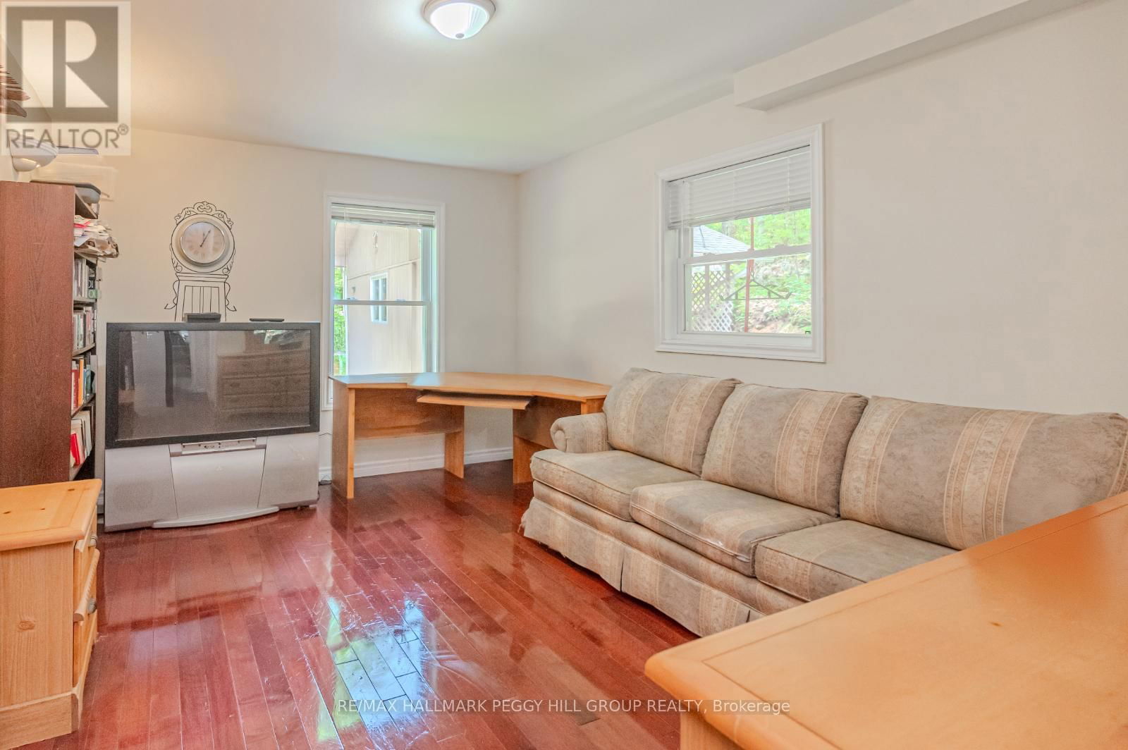 4 CLOVER COURT Image 8