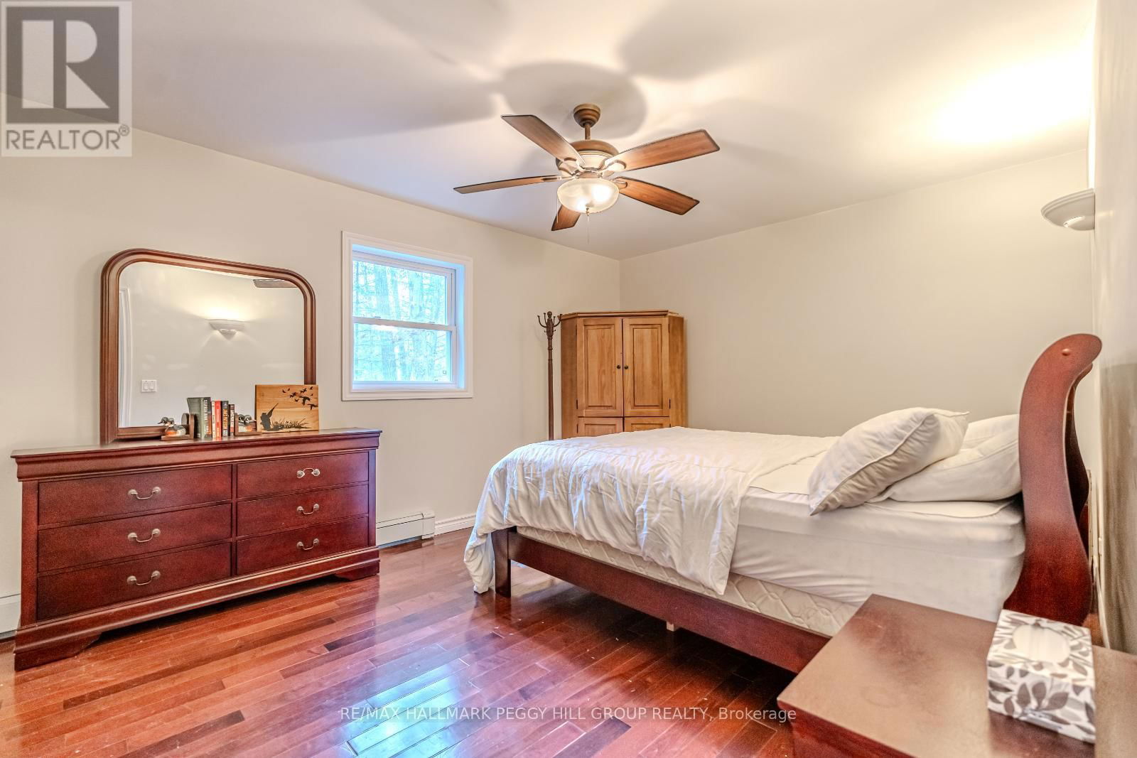 4 CLOVER COURT Image 9