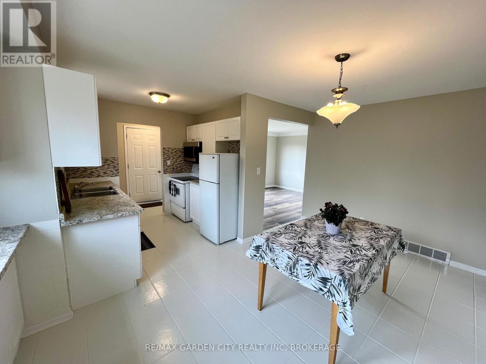 66 MARTIN STREET Image 43