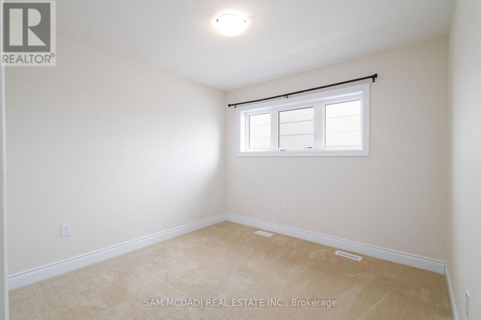 180 WHITHORN CRESCENT Image 21