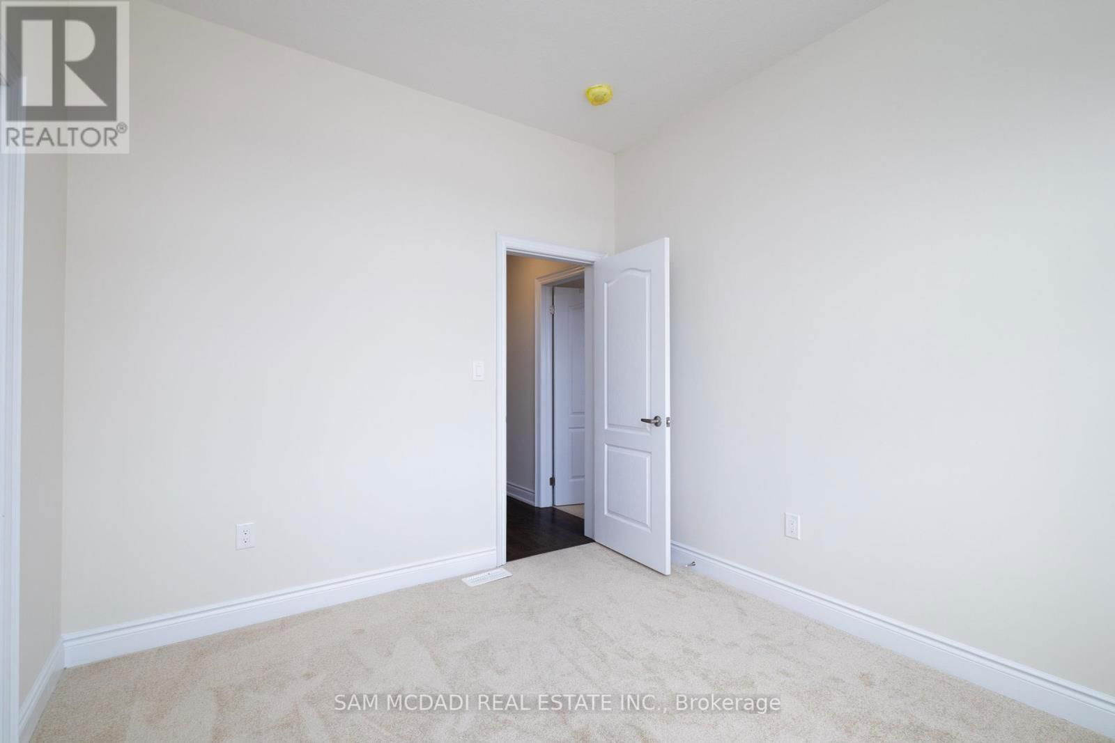 180 WHITHORN CRESCENT Image 24