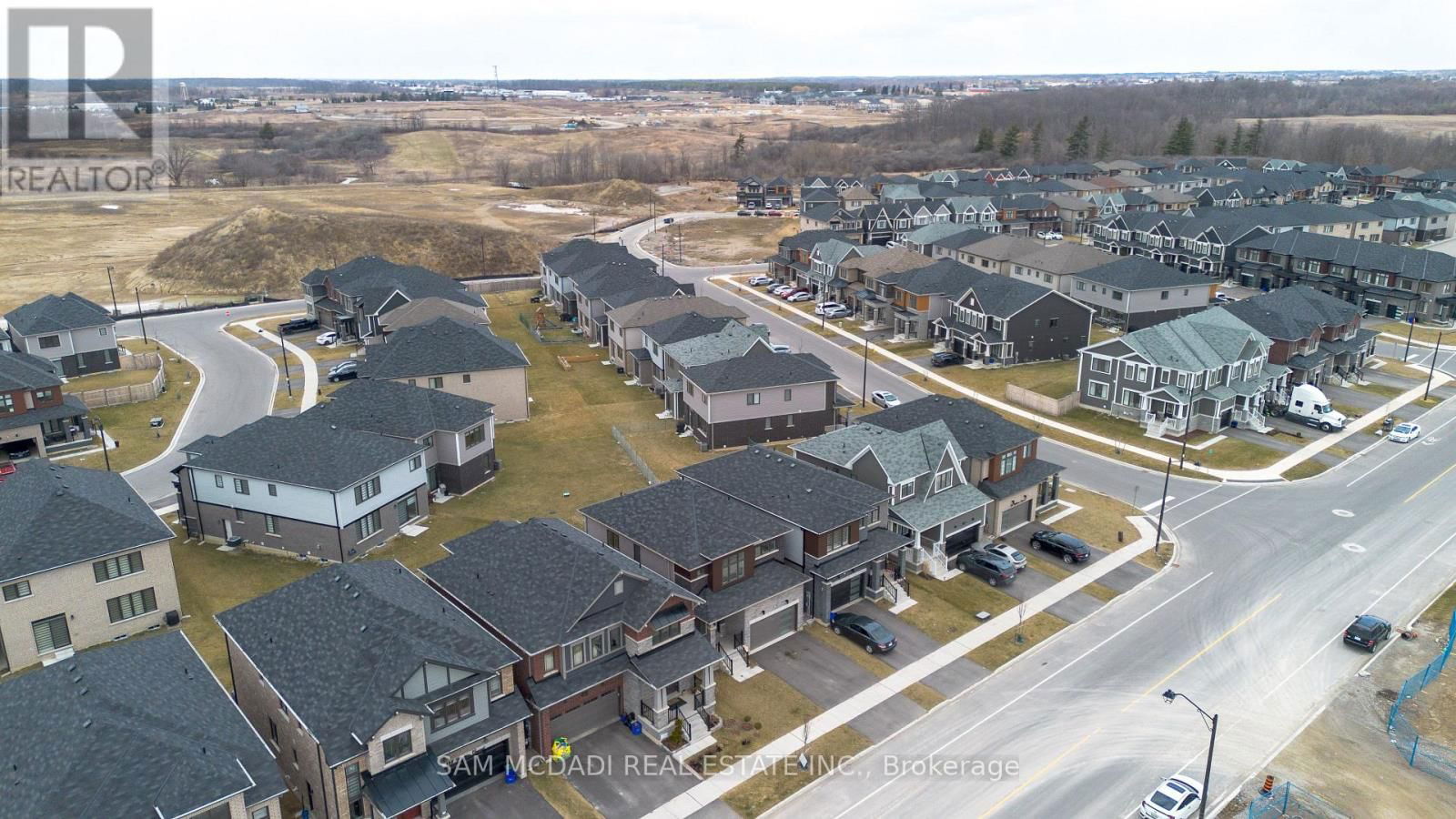 180 WHITHORN CRESCENT Image 26