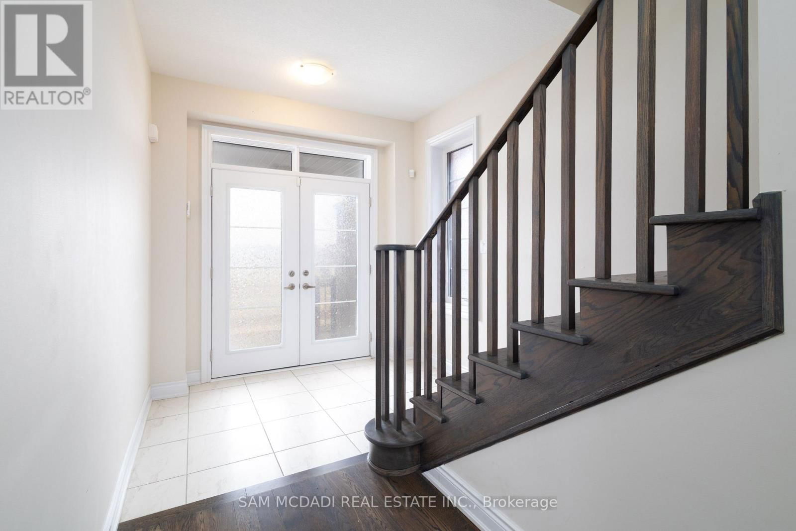 180 WHITHORN CRESCENT Image 3