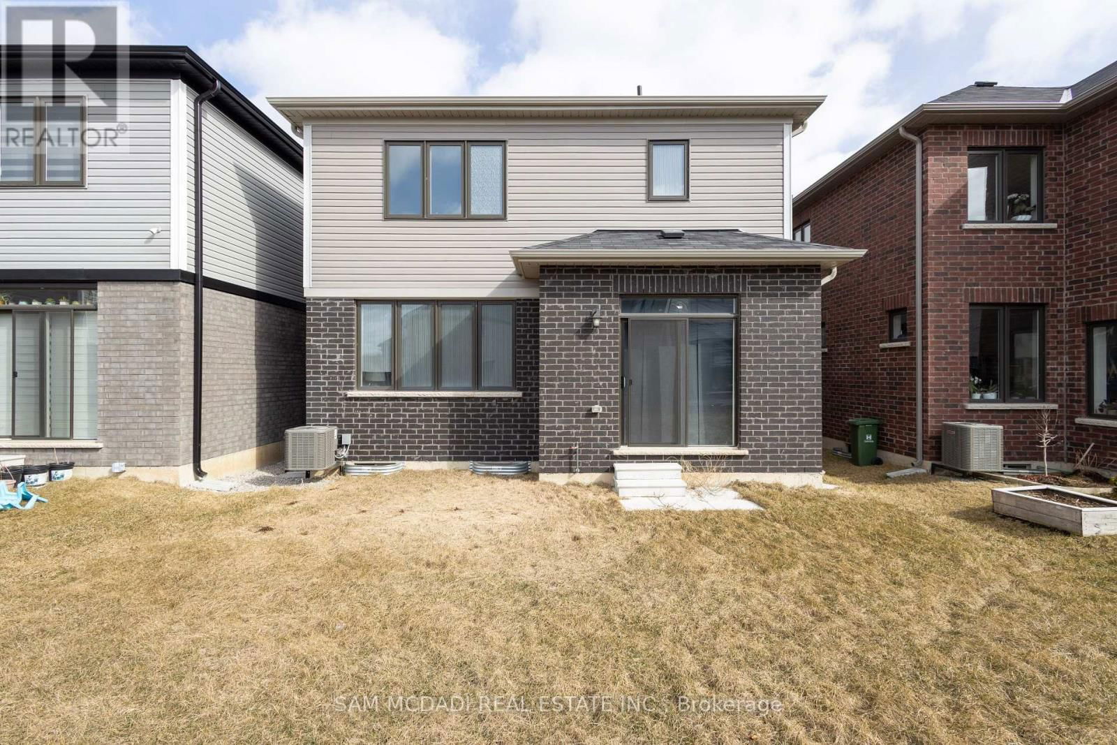 180 WHITHORN CRESCENT Image 33