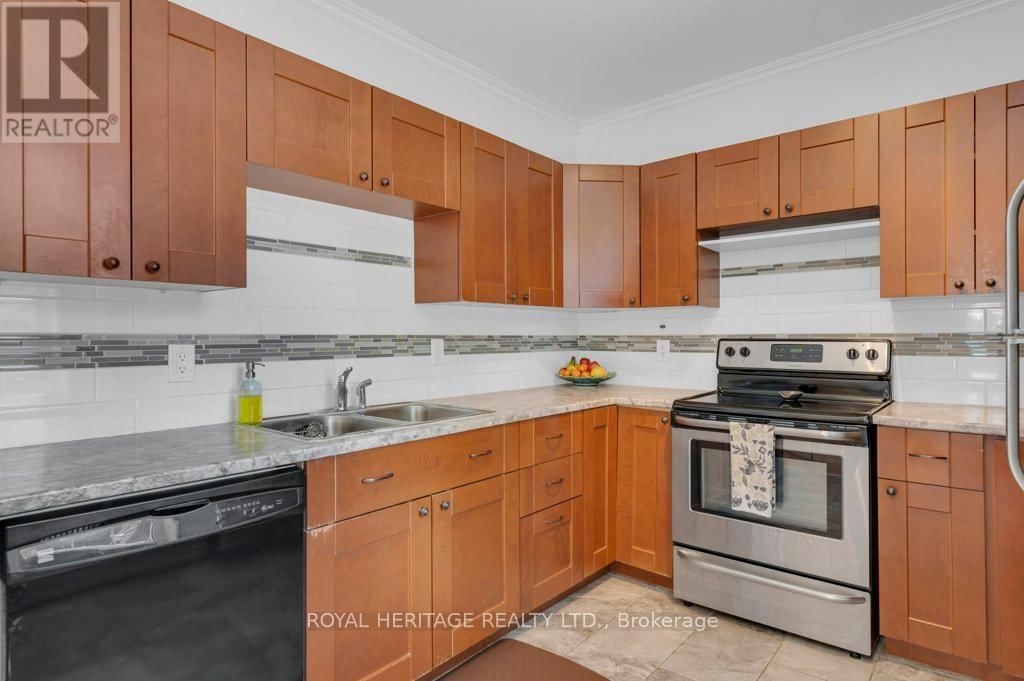 180 BYRON STREET WEST Image 16