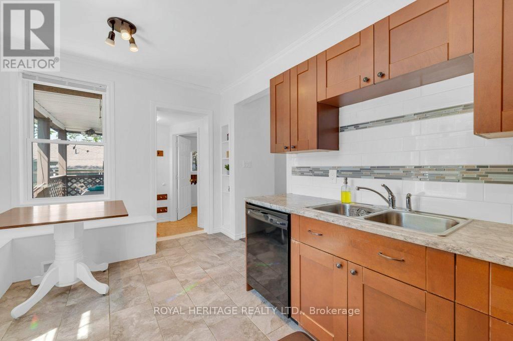 180 BYRON STREET WEST Image 18