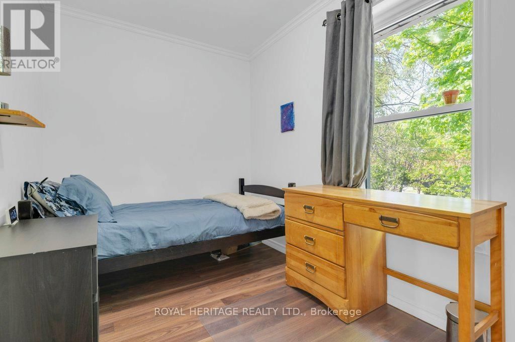 180 BYRON STREET WEST Image 26