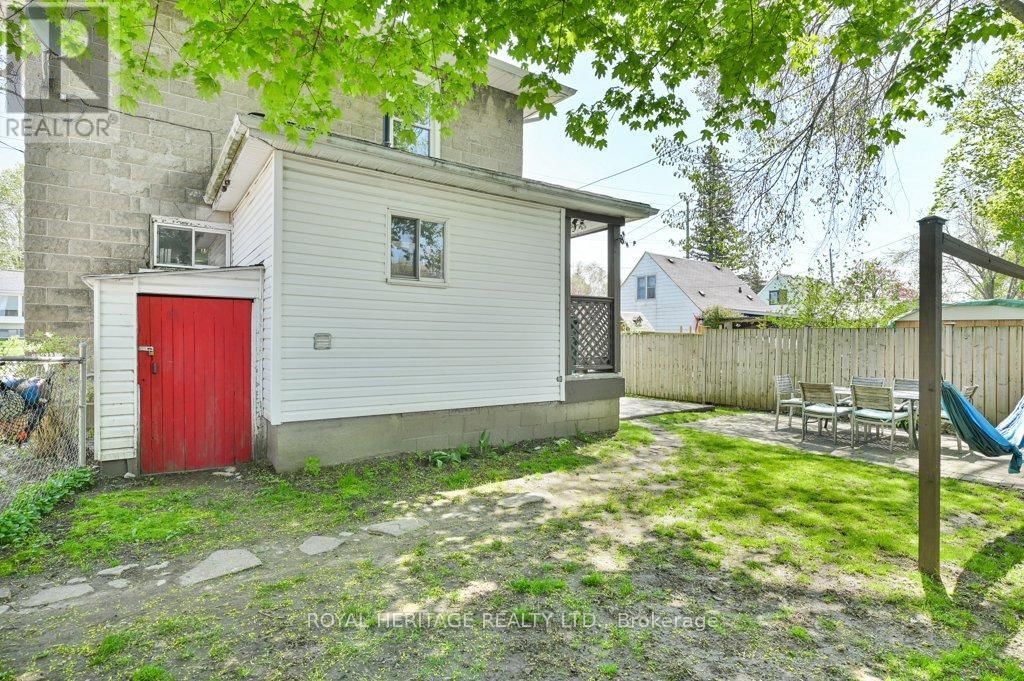 180 BYRON STREET WEST Image 32