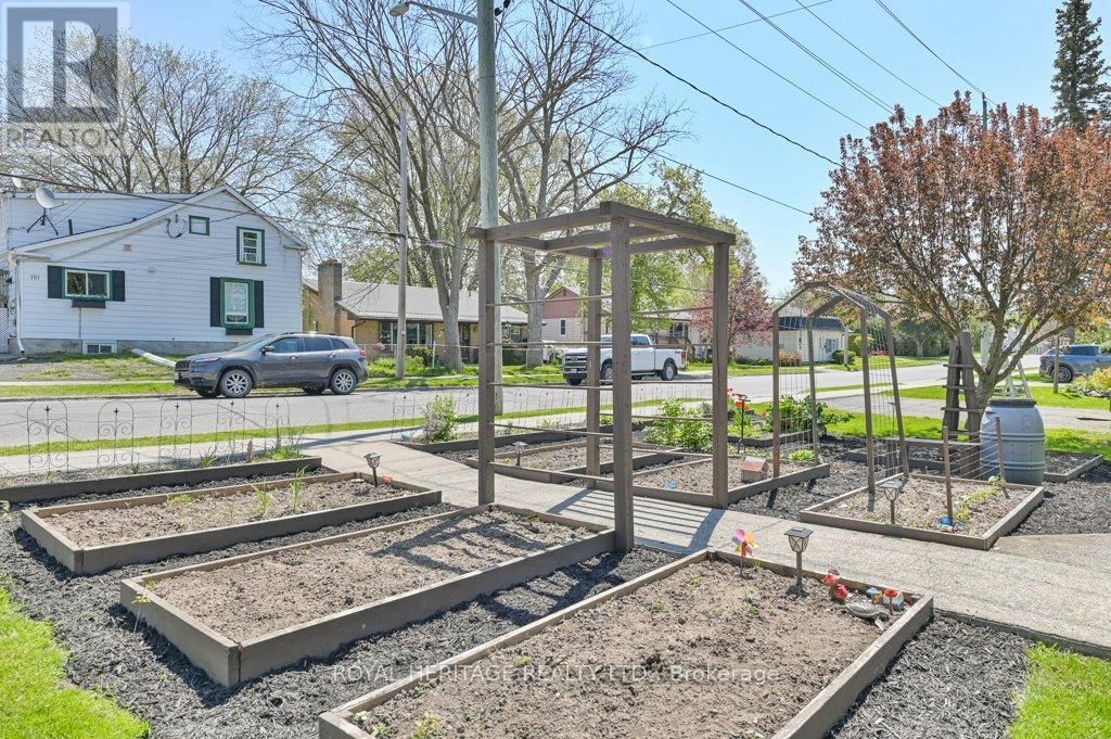 180 BYRON STREET WEST Image 33