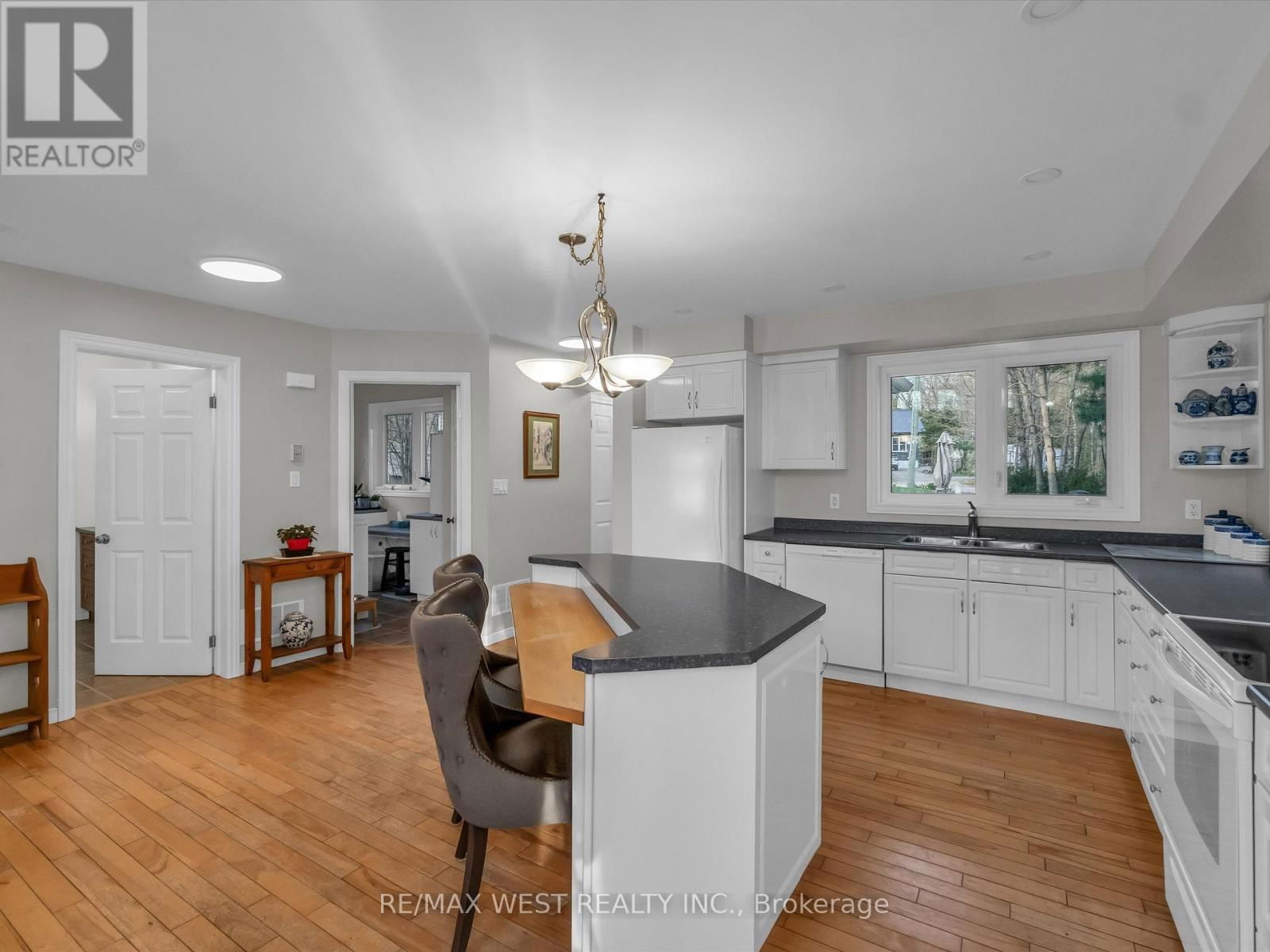 32 LAKEVIEW ROAD Image 6