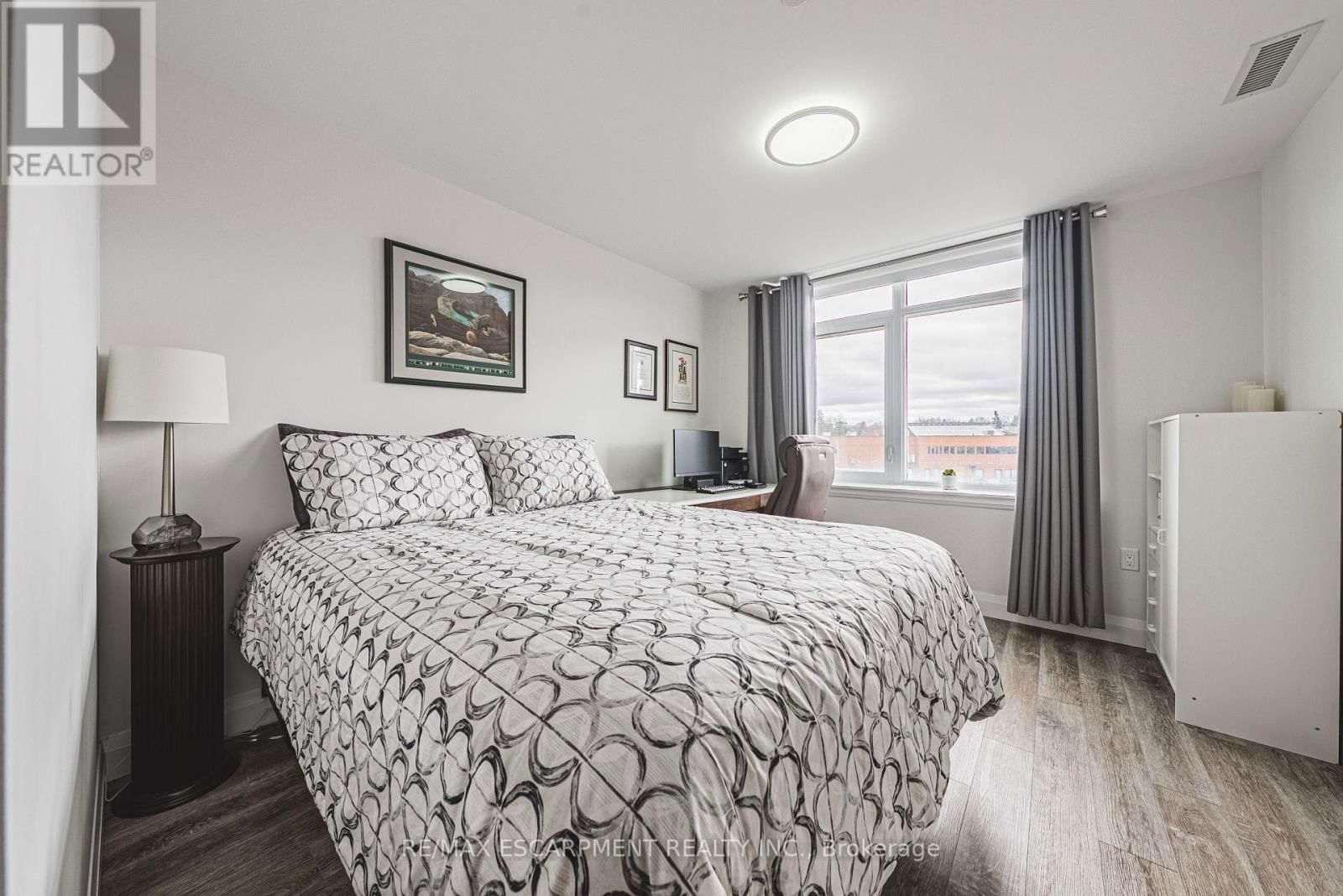 215 - 1 REDFERN AVENUE Image 10