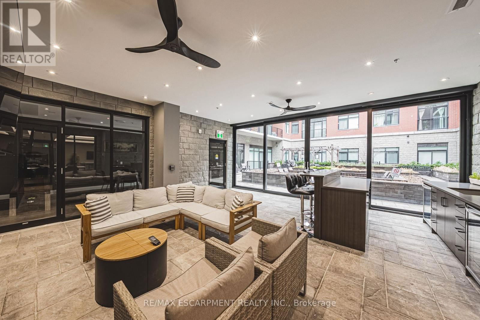 215 - 1 REDFERN AVENUE Image 13