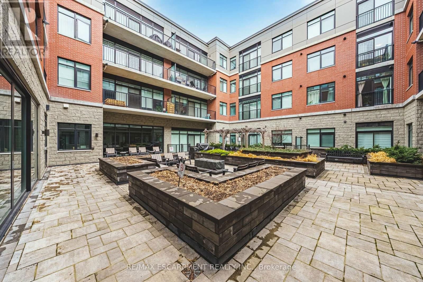 215 - 1 REDFERN AVENUE Image 15