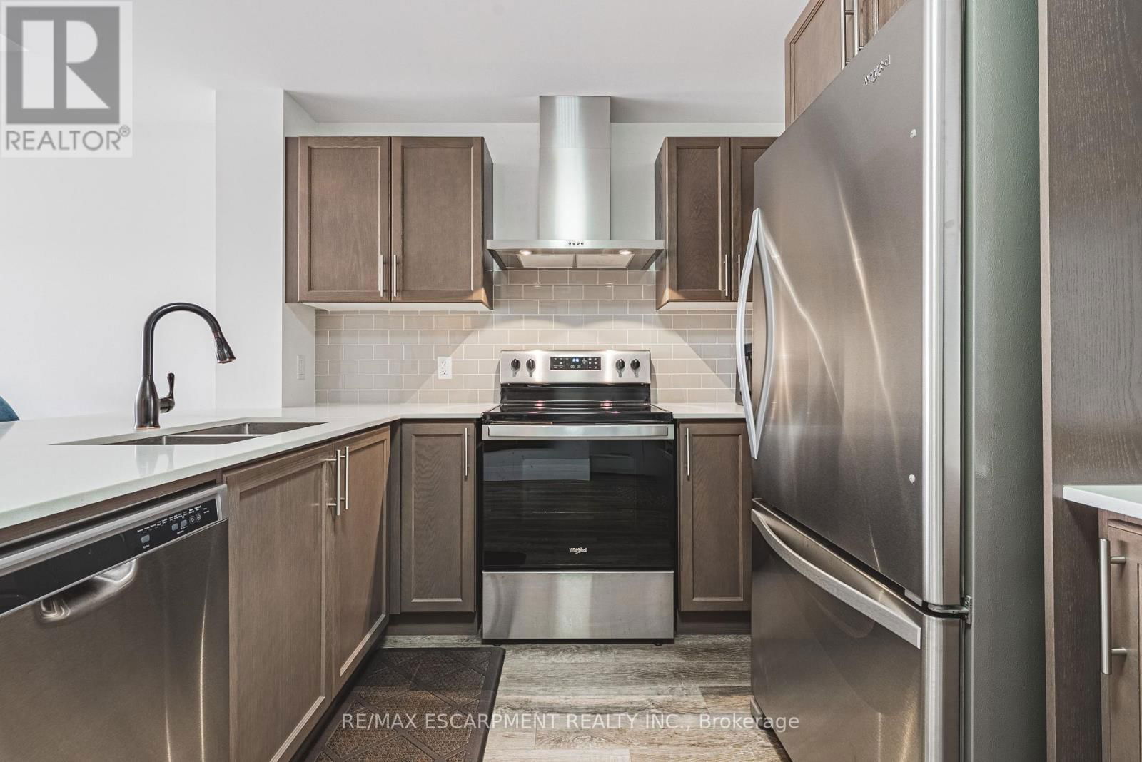 215 - 1 REDFERN AVENUE Image 5