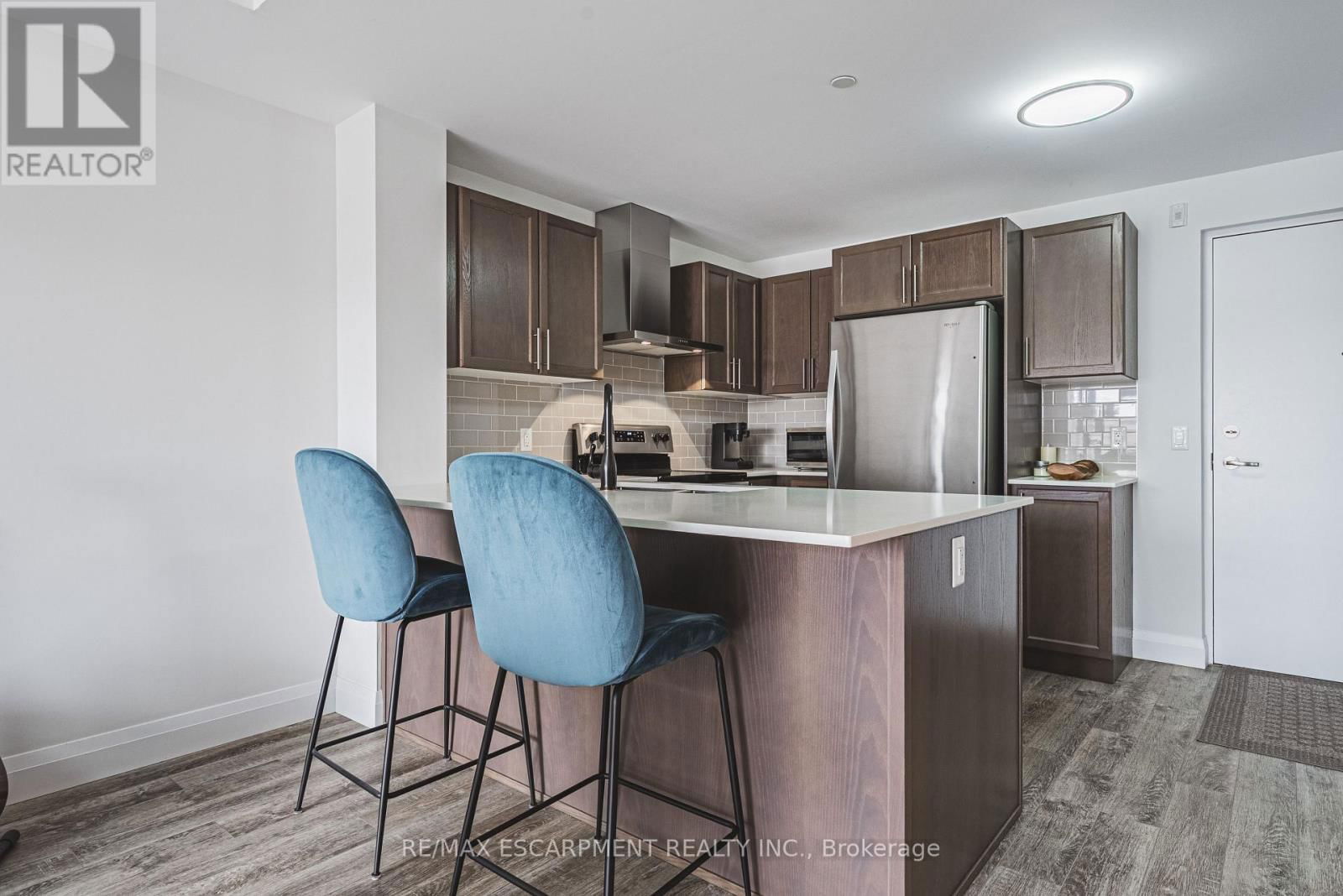 215 - 1 REDFERN AVENUE Image 6