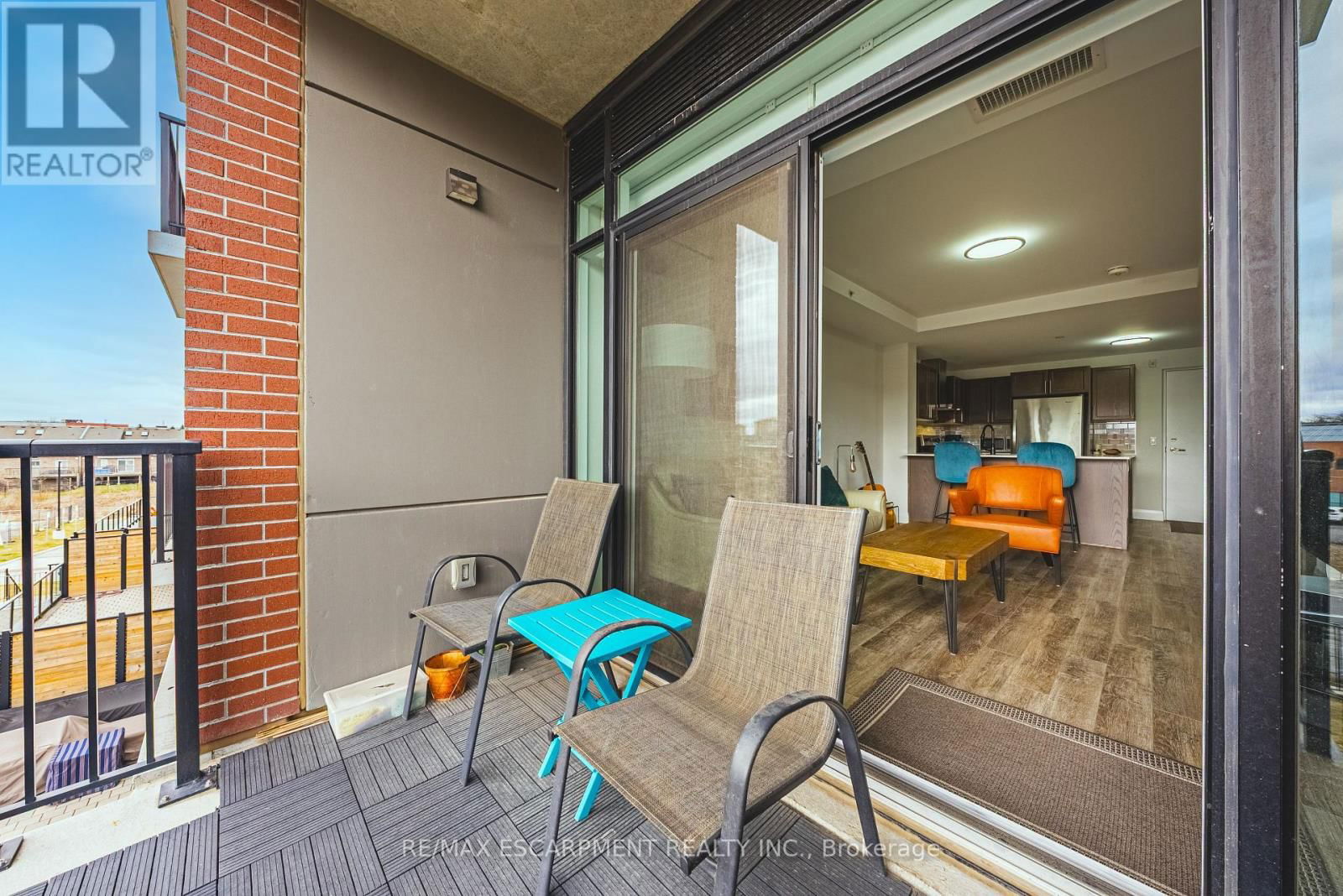 215 - 1 REDFERN AVENUE Image 8