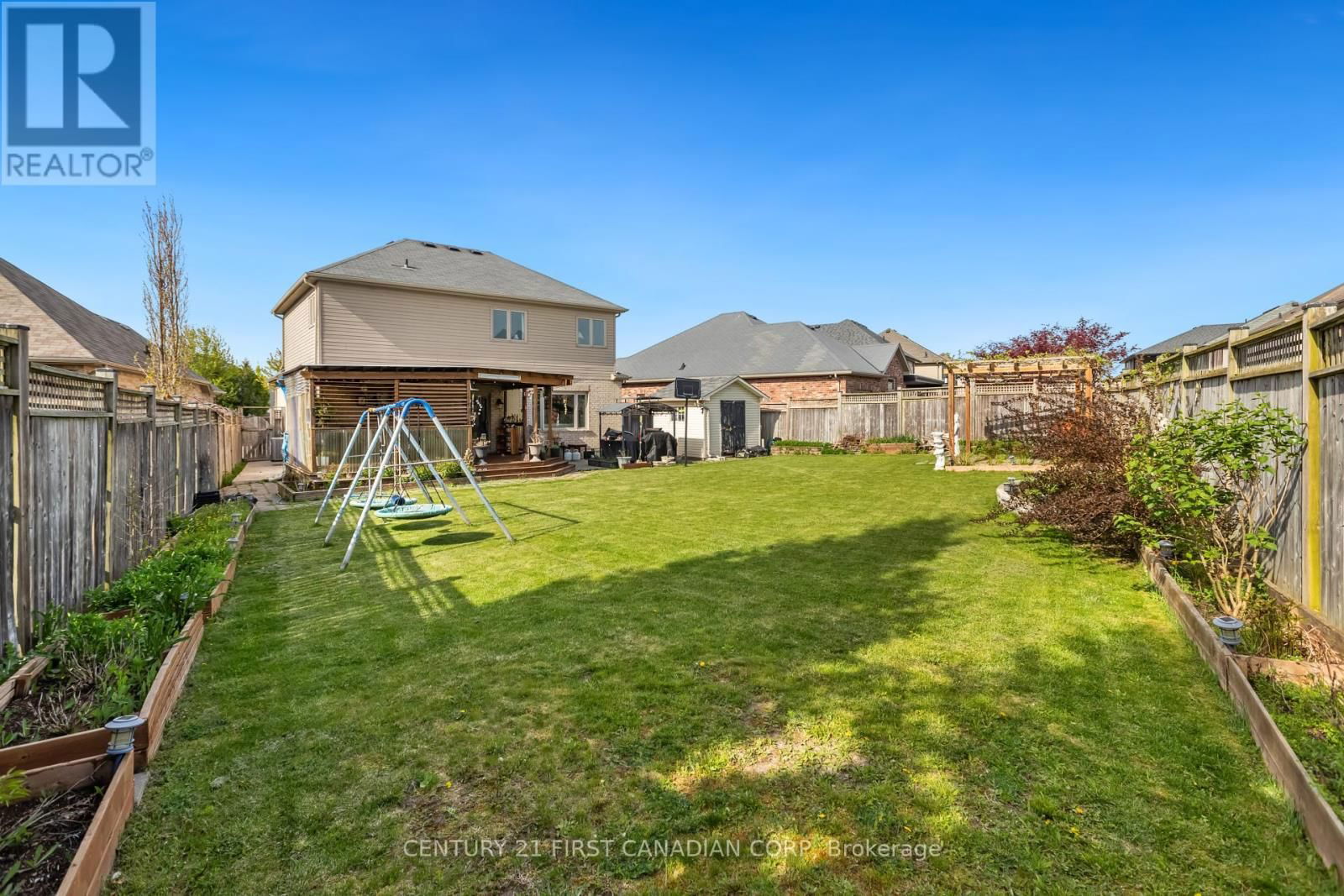 1479 SANDPIPER DRIVE NORTH Image 32