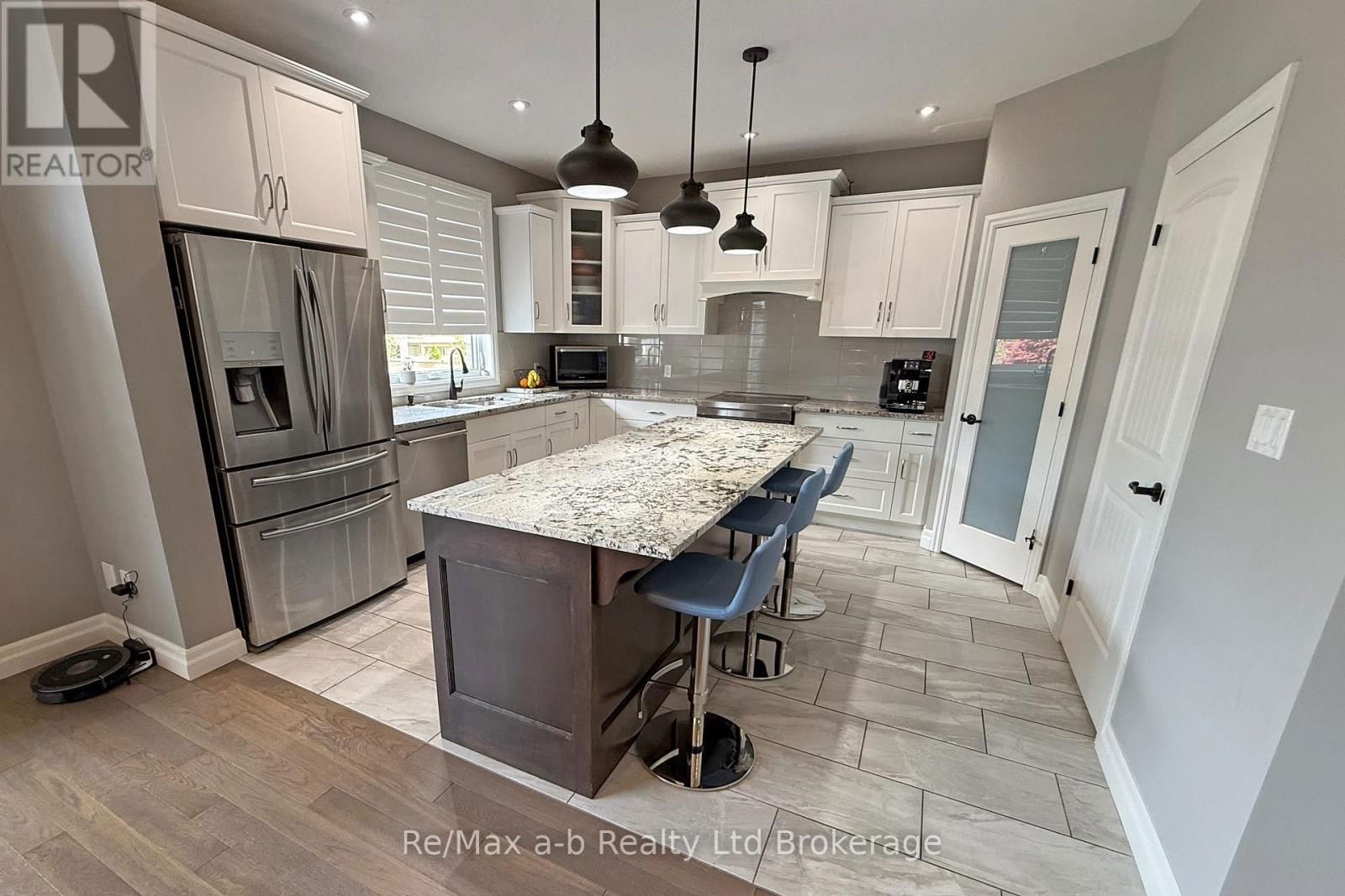 1236 ALBERNI ROAD Image 17