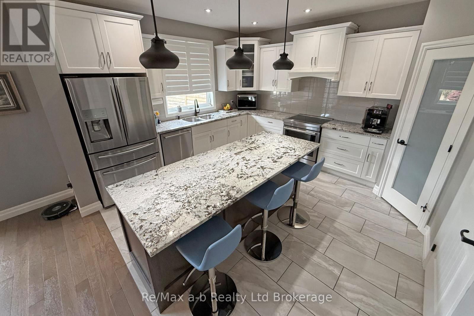 1236 ALBERNI ROAD Image 18