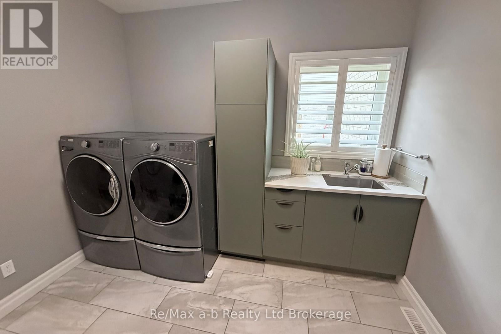 1236 ALBERNI ROAD Image 23