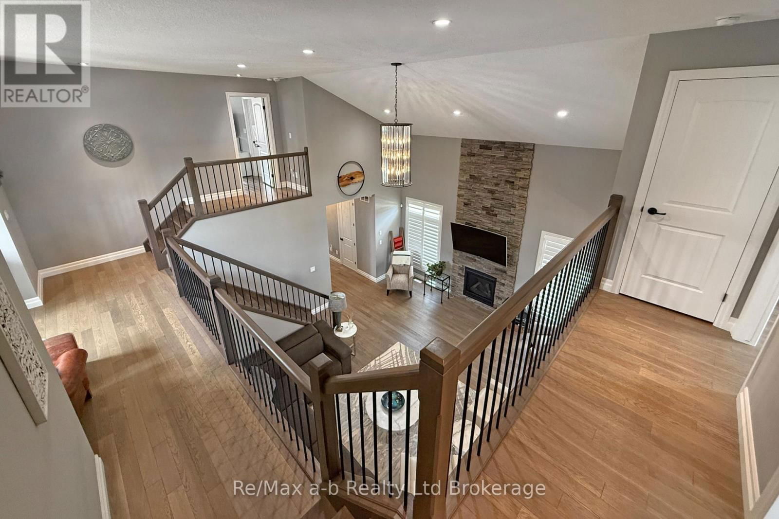 1236 ALBERNI ROAD Image 24