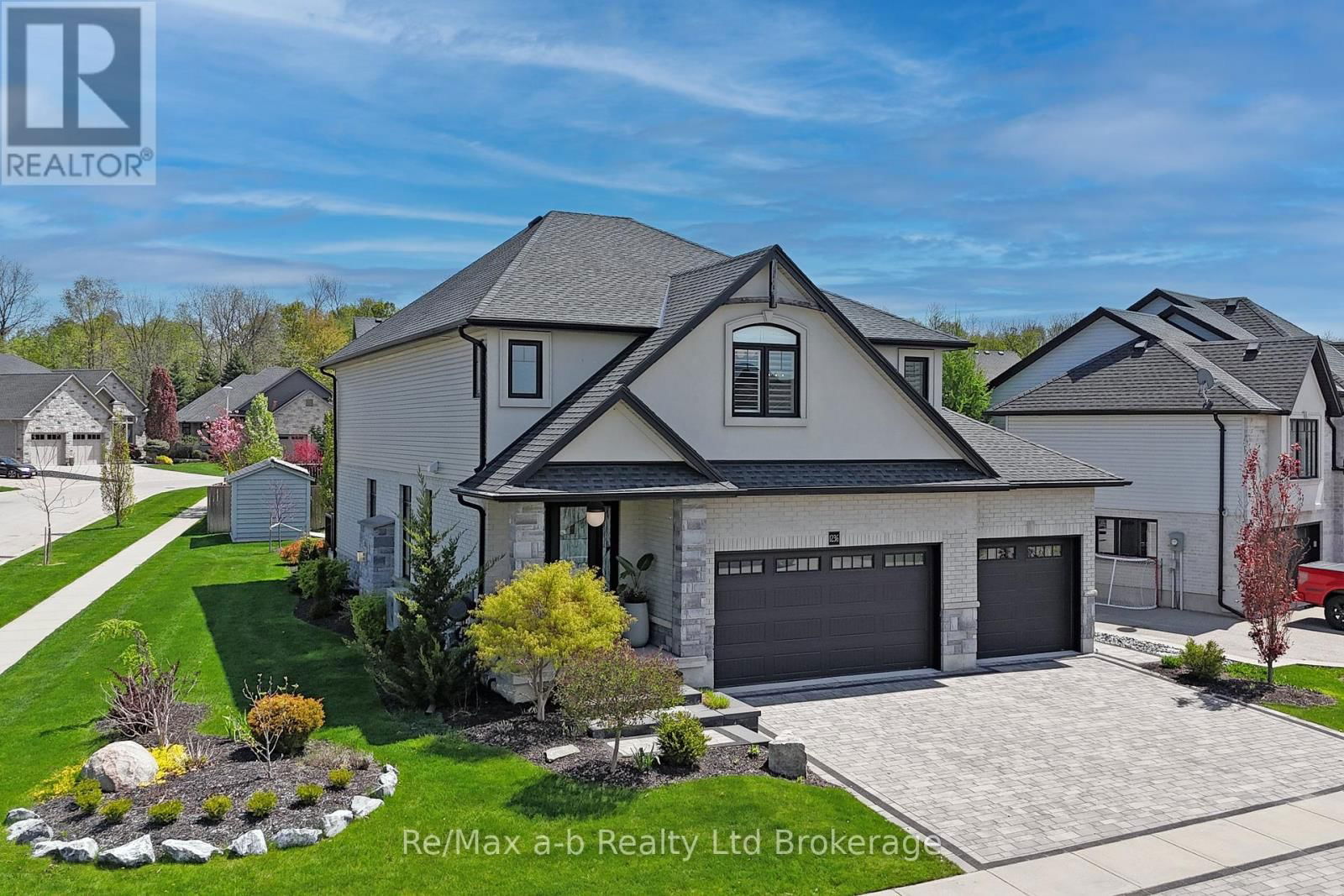 1236 ALBERNI ROAD Image 3