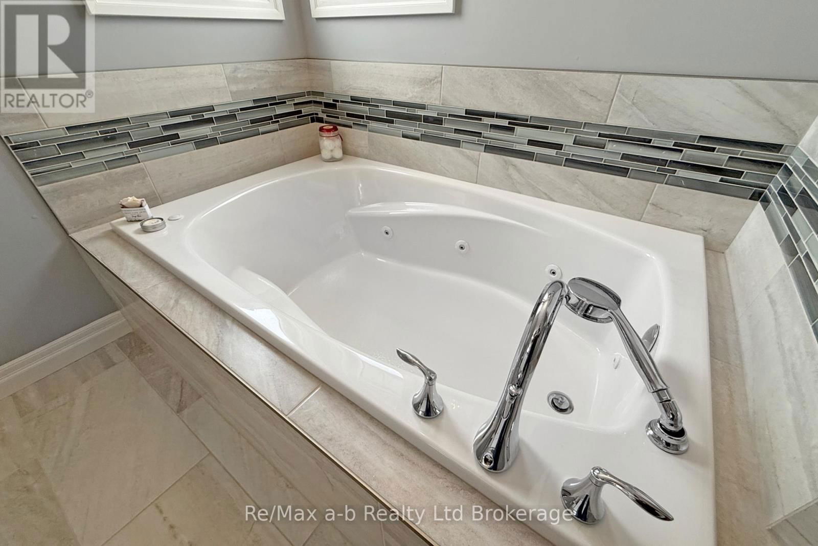 1236 ALBERNI ROAD Image 30