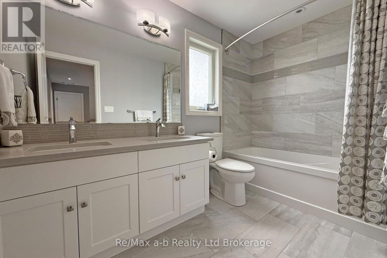 1236 ALBERNI ROAD Image 33