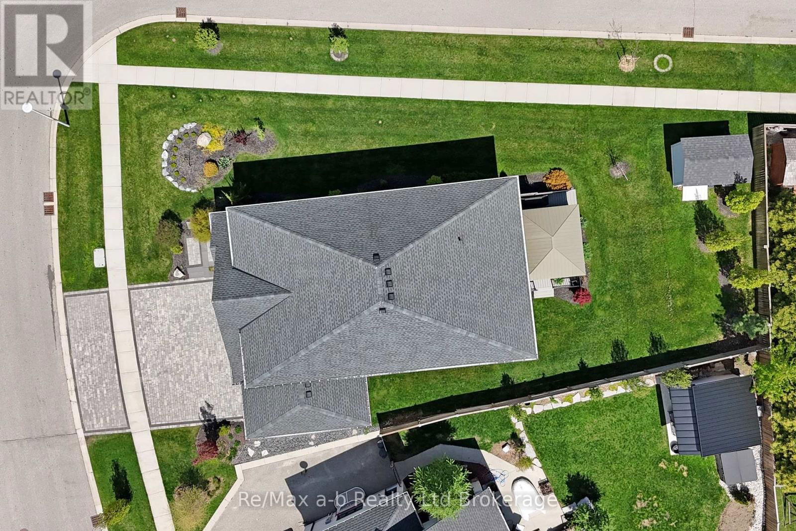 1236 ALBERNI ROAD Image 4