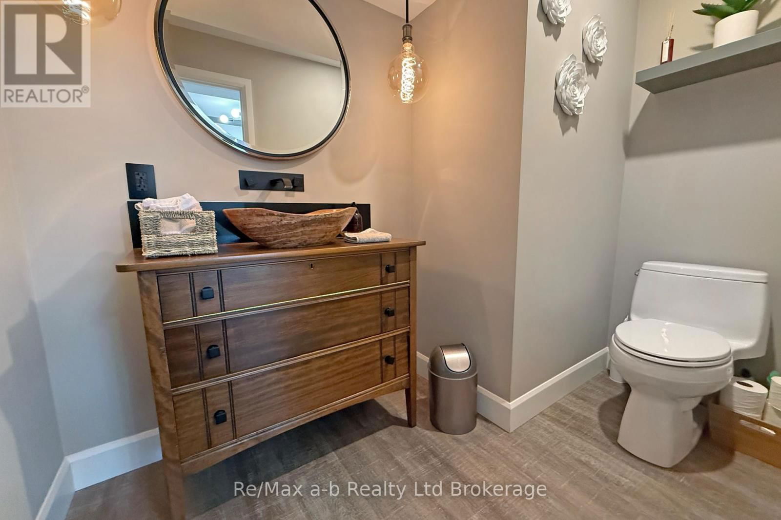 1236 ALBERNI ROAD Image 40