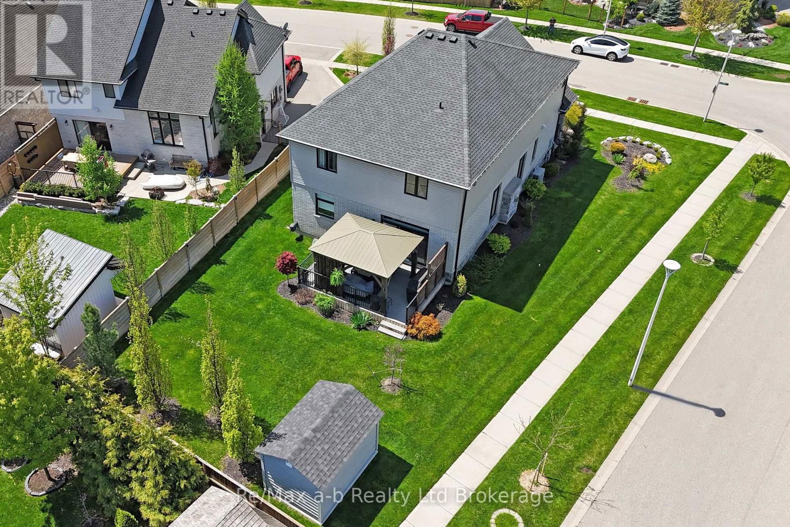 1236 ALBERNI ROAD Image 41