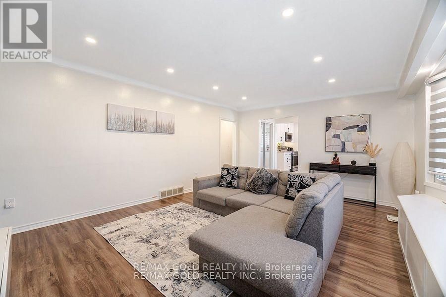 26 HILLGARDEN ROAD Image 14