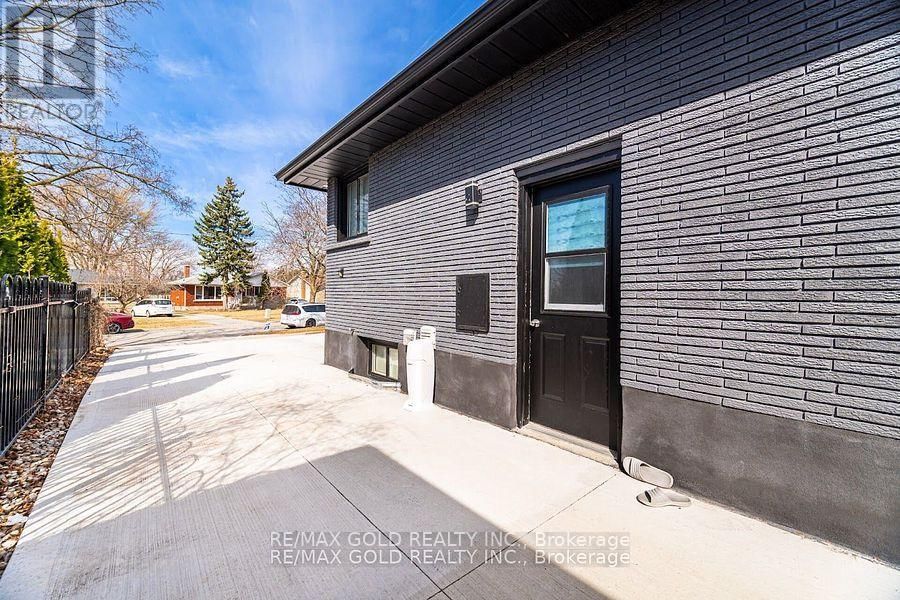 26 HILLGARDEN ROAD Image 31