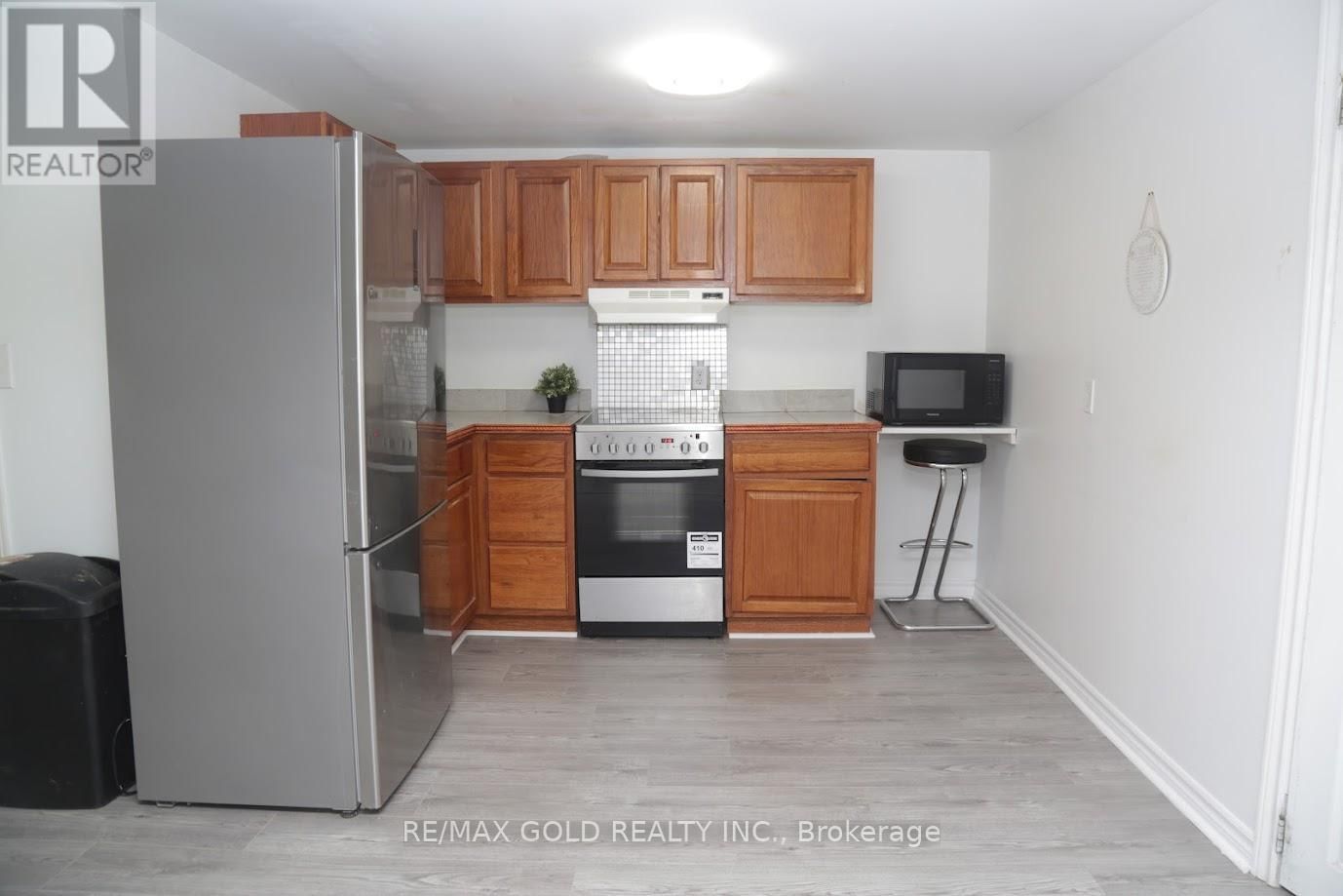 26 HILLGARDEN ROAD Image 32