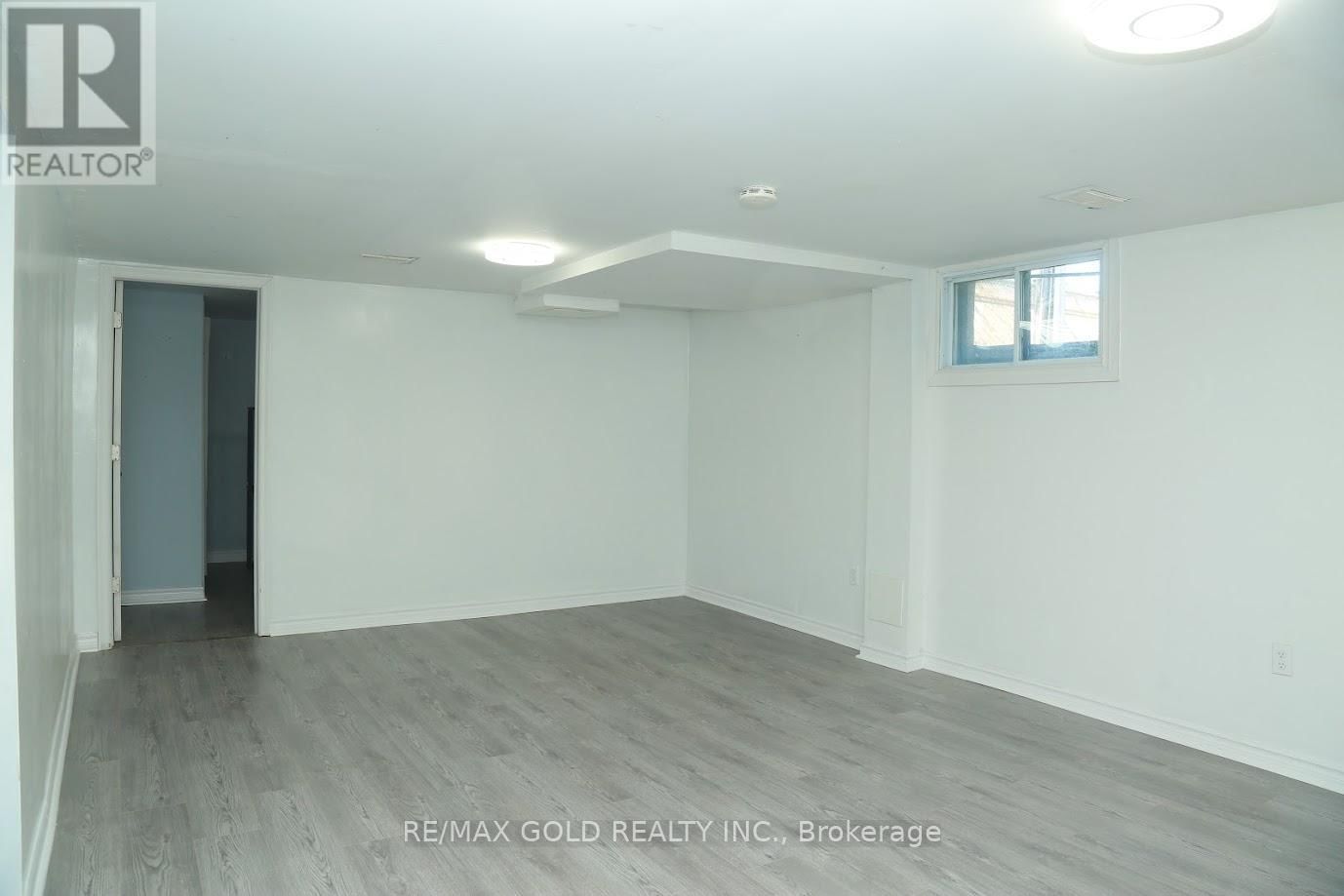 26 HILLGARDEN ROAD Image 38