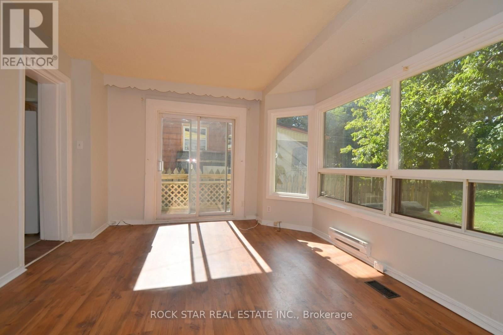58 ERIE AVENUE Image 12